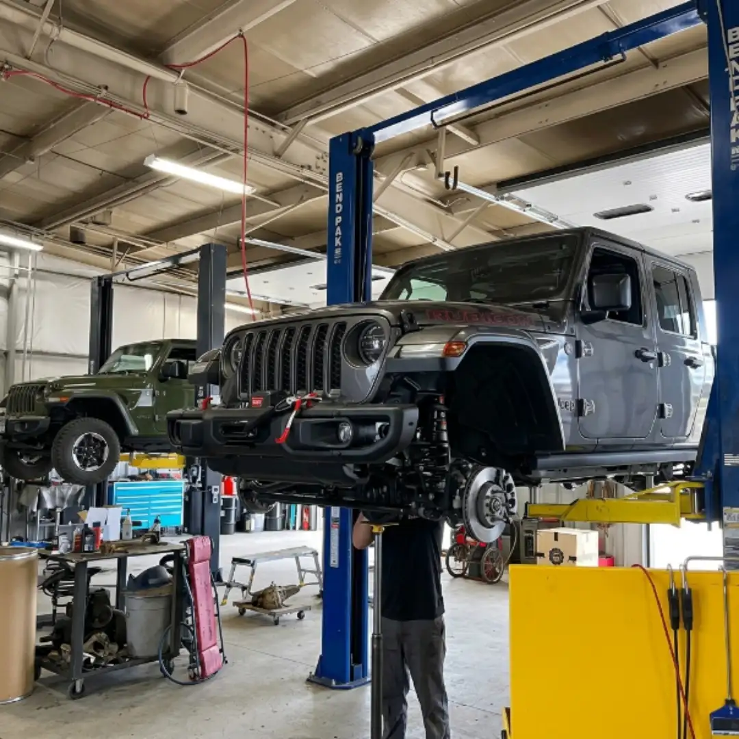 أعمال صيانة جيب داخل ورشة Zenfo Auto Services